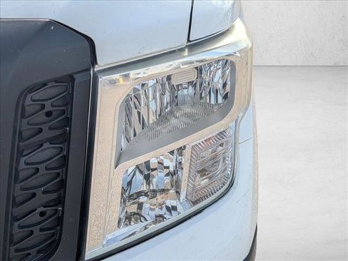 Used 2017 Nissan Titan S image 9