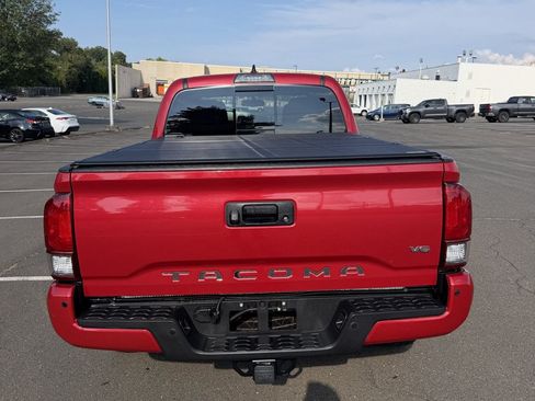 Used 2017 Toyota Tacoma TRD Sport w/ Premium & Technology Package AWD/4WD image 6