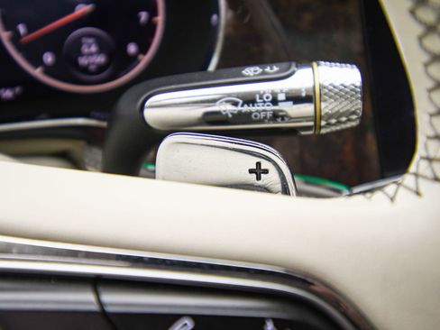 Used 2022 Bentley Flying Spur V8 image 38