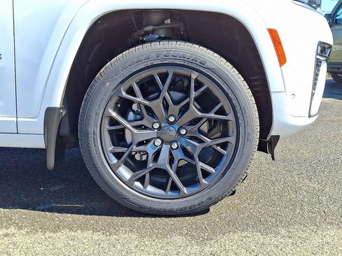 New 2026 Jeep Grand Cherokee L Summit image 5