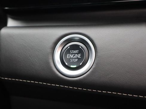 Used 2024 Cadillac Escalade ESV V AWD/4WD image 16