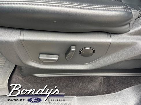 Used 2023 Ford Expedition XLT image 9