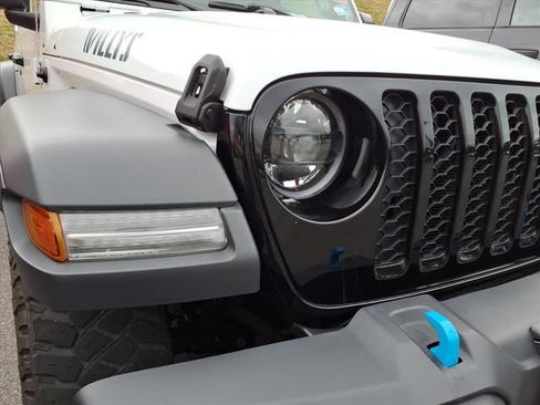 Used 2023 Jeep Wrangler Unlimited w/ Cold Weather Group AWD/4WD image 3