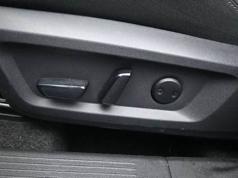 Used 2025 Nissan Rogue SV AWD/4WD image 18