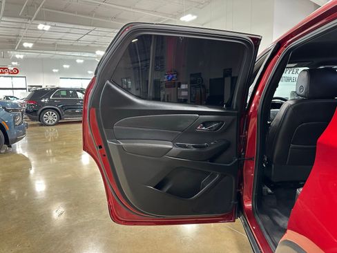 Used 2023 Chevrolet Traverse RS image 39