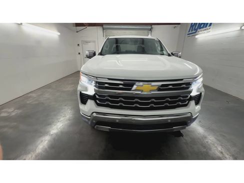 Used 2025 Chevrolet Silverado 1500 LTZ AWD/4WD image 3