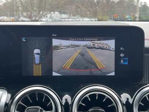 Used 2023 Mercedes-Benz EQB 350 4MATIC SUV image 4