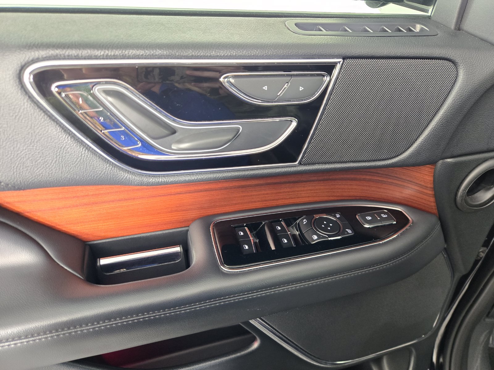 Used 2024 Lincoln Navigator Premiere AWD/4WD image 20