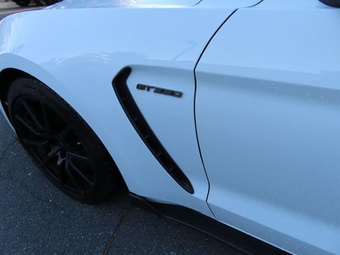 Used 2016 Ford Mustang Shelby GT350 w/ Technology Package image 11