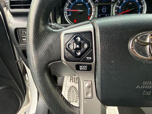 Used 2019 Toyota 4Runner SR5 AWD/4WD image 33