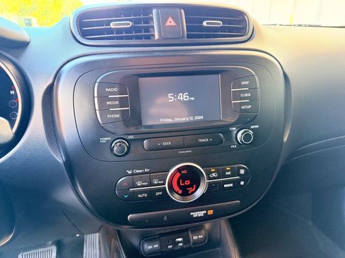 Used 2017 Kia Soul + FWD image 22