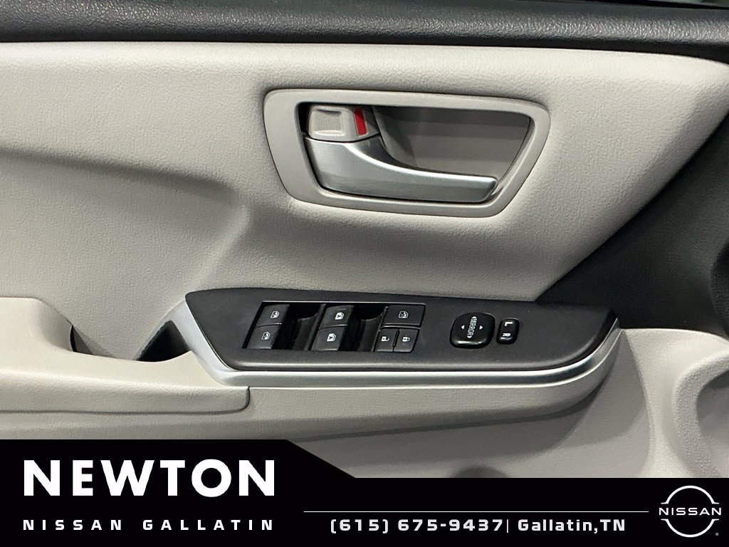 Used 2017 Toyota Camry SE FWD image 31