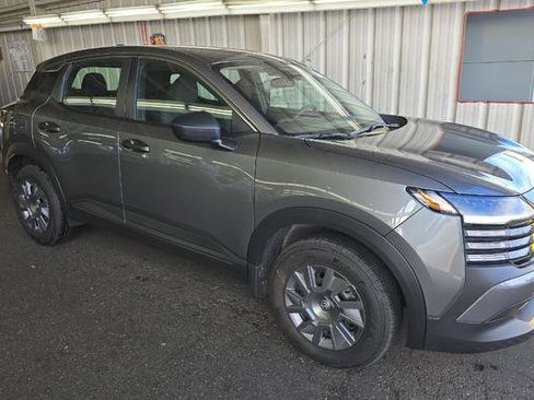 Used 2025 Nissan Kicks S image 2