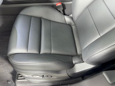 Certified 2024 Porsche Cayenne AWD/4WD image 16