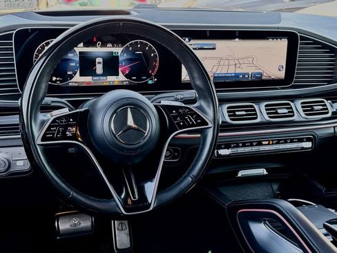 Used 2025 Mercedes-Benz Maybach GLS 600 4MATIC image 30