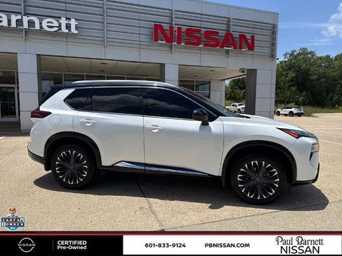 Certified 2024 Nissan Rogue Platinum w/ Platinum Premium Package FWD image 11