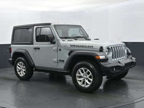Used 2023 Jeep Wrangler Sport S image 7