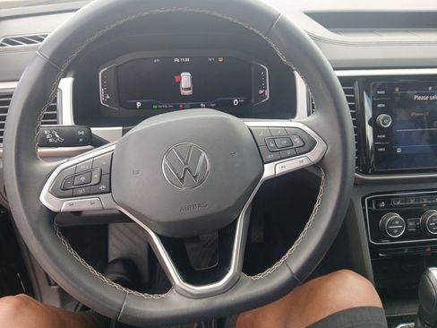 Used 2022 Volkswagen Atlas SE w/ Panoramic Sunroof Package image 13