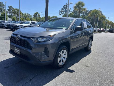 Used 2022 Toyota RAV4 LE AWD/4WD image 5