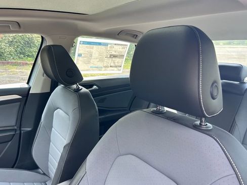 New 2026 Volkswagen Jetta SE FWD image 10