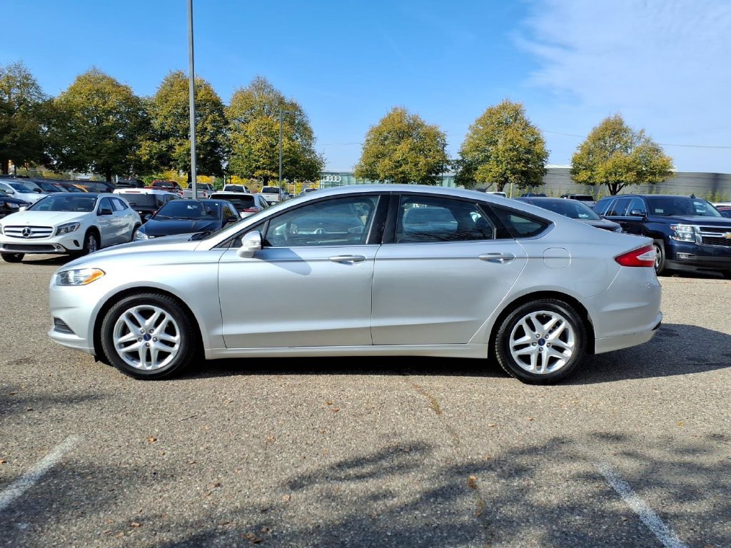 Used 2014 Ford Fusion SE FWD image 2