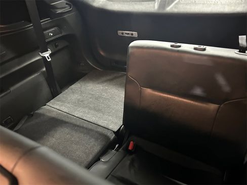 Used 2024 Mitsubishi Outlander SE Black Edition image 16