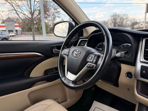 Used 2019 Toyota Highlander Limited image 24
