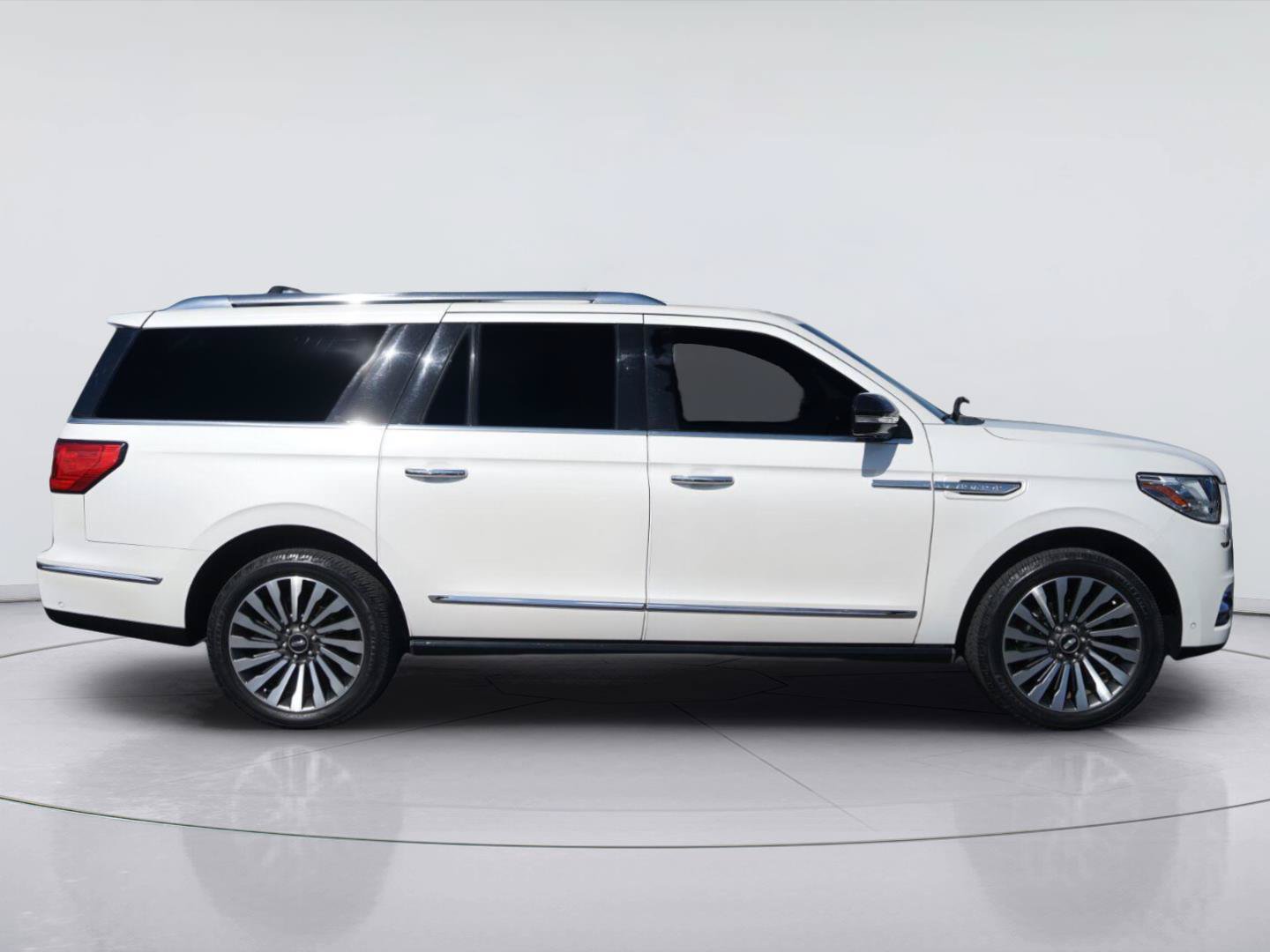 Used 2019 Lincoln Navigator L Select w/ Technology Package RWD image 5