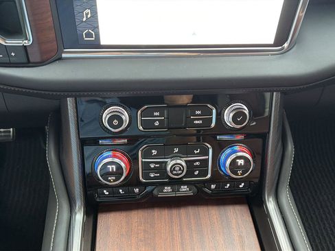 Used 2023 GMC Yukon XL Denali Ultimate AWD/4WD image 24