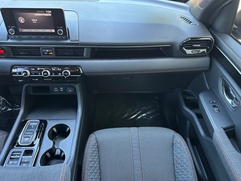 Used 2025 Honda Pilot Sport image 24