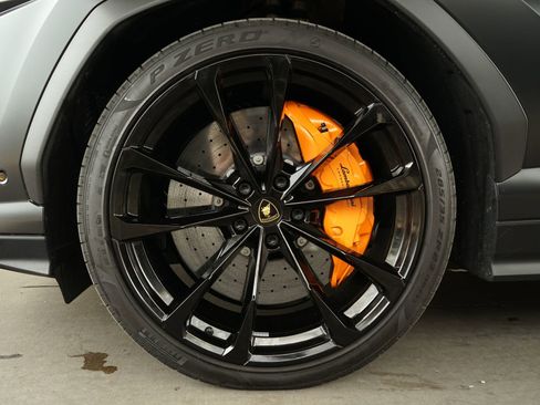 Used 2022 Lamborghini Urus image 36