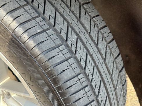 Used 2023 Chevrolet Traverse LT image 12