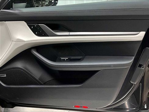 Used 2025 Porsche Taycan image 29