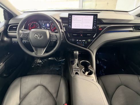 Used 2022 Toyota Camry XSE FWD image 11