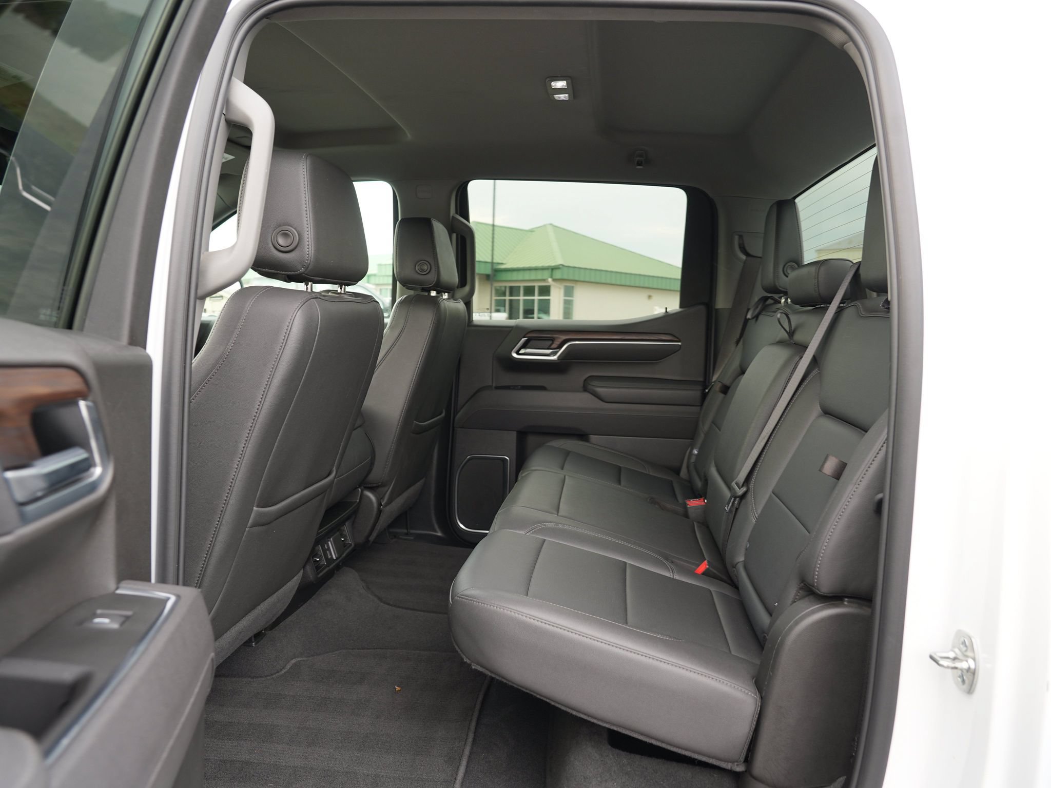 Used 2025 GMC Sierra 1500 SLT AWD/4WD image 19