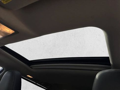 Used 2017 Toyota Highlander SE FWD image 14