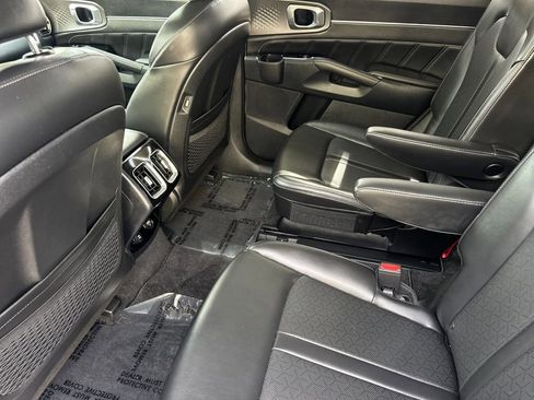 Used 2023 Kia Sorento SX AWD/4WD image 11