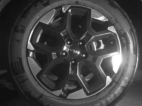 Used 2024 Kia Sorento S image 14