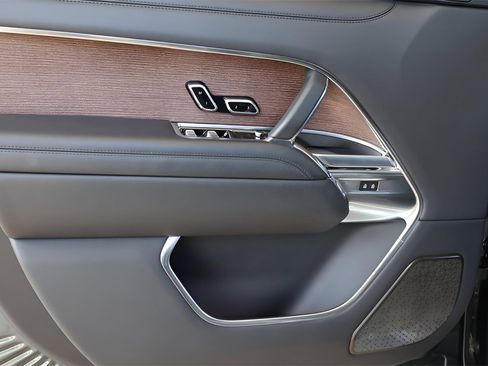 Used 2024 Land Rover Range Rover Long Wheelbase Autobiography image 25