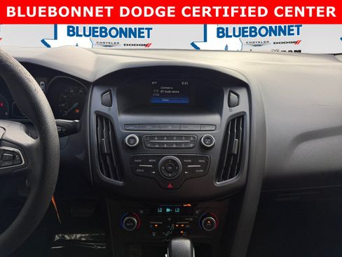 Used 2018 Ford Focus SE w/ SE Appearance Package FWD image 15