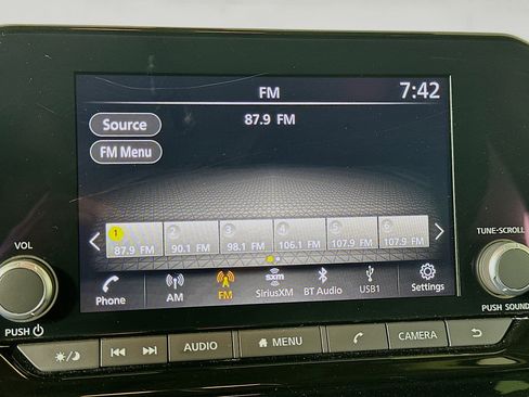 Used 2025 Nissan Pathfinder SV AWD/4WD image 21