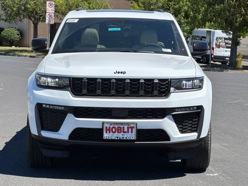 New 2026 Jeep Grand Cherokee L Limited w/ Limited Altitude Package AWD/4WD image 8