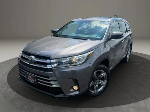 Used 2018 Toyota Highlander Limited Platinum AWD/4WD image 2