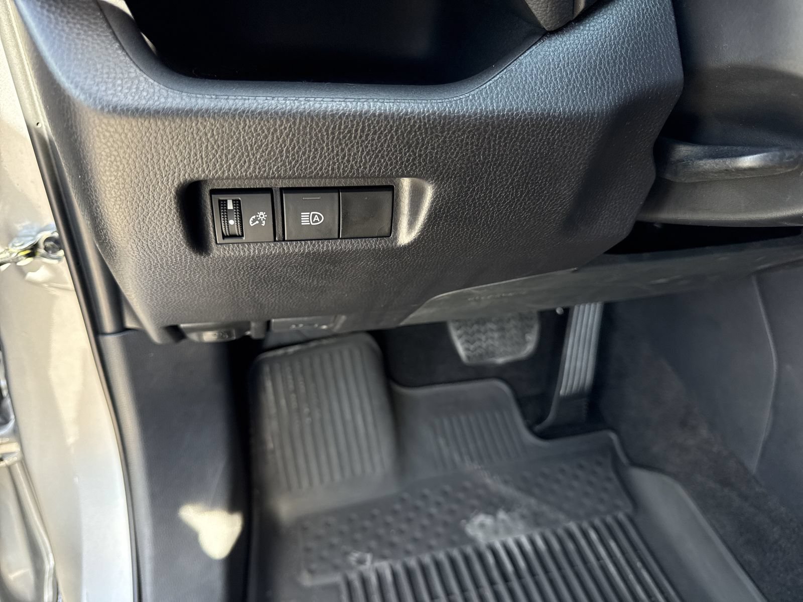 Used 2024 Toyota RAV4 LE AWD/4WD image 16