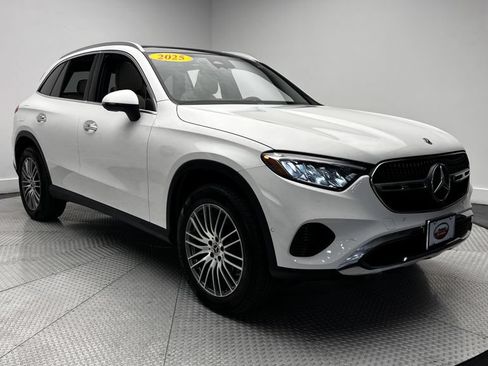 Used 2025 Mercedes-Benz GLC 300 4MATIC image 57