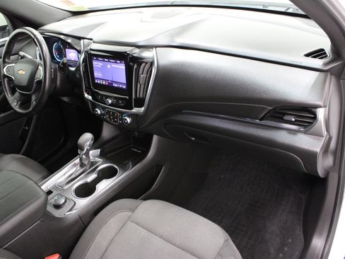 Used 2022 Chevrolet Traverse LT FWD image 39