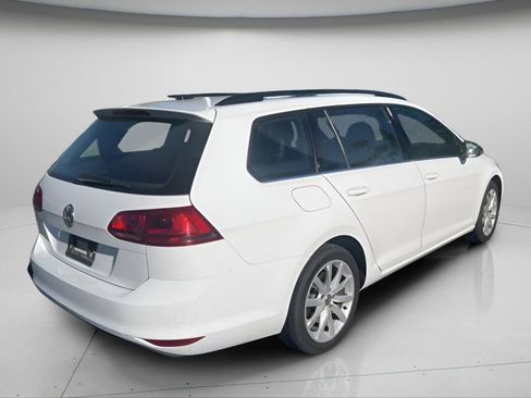 Used 2017 Volkswagen Golf SE image 11