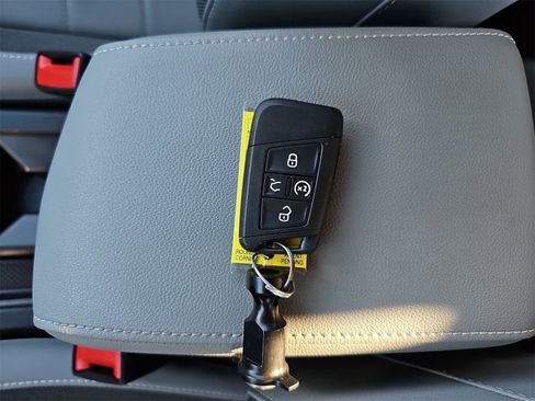 Used 2022 Volkswagen Taos SE image 35