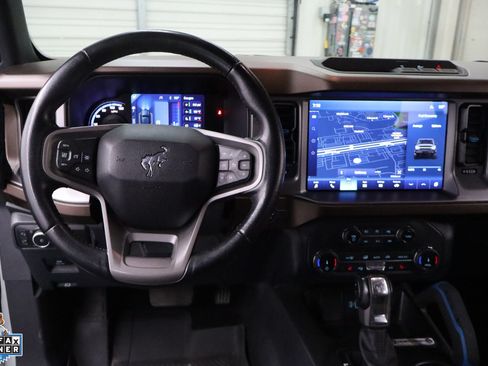 Used 2022 Ford Bronco Outer Banks AWD/4WD image 17
