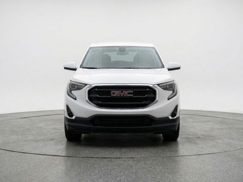 Used 2024 GMC Terrain SLE image 2